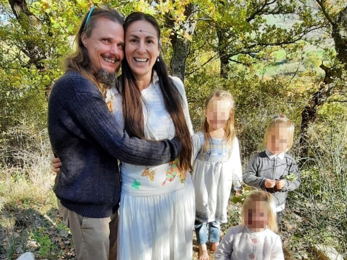 Famiglia nel bosco, i genitori denunciano l'assistente sociale: «Ostile e non imparziale nei nostri confronti»