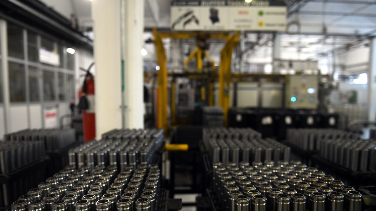 Armi, Beretta Holding entra nel capitale dell’americana Sturm Ruger: battaglia a Wall Street per la gestione della società Usa