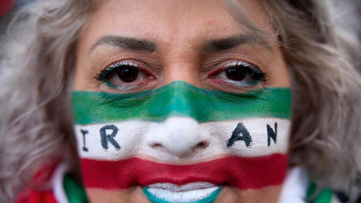 Oriente Occidente di Rampini | La parola a una ragazza iraniana (e un ricordo di Oriana Fallaci)