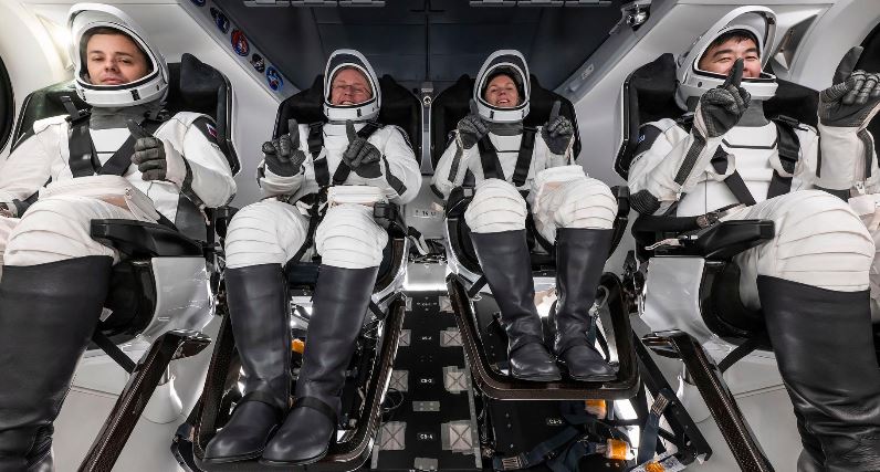 Quattro astronauti rientrano sulla Terra in anticipo: è la prima evacuazione medica della Stazione spaziale in 25 anni