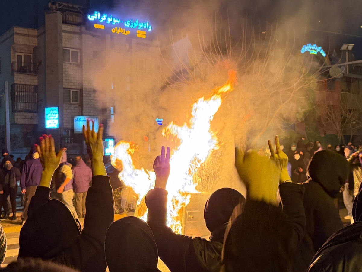 Cosa farà cadere il regime in Iran? Il modello «rivoluzione francese», il golpe militare, i leader in esilio: gli scenari in campo (e i rischi)