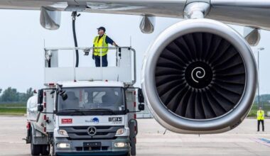 Passeggeri più magri, meno carburante: così il boom delle pillole dimagranti fa bene ai conti delle compagnie aeree