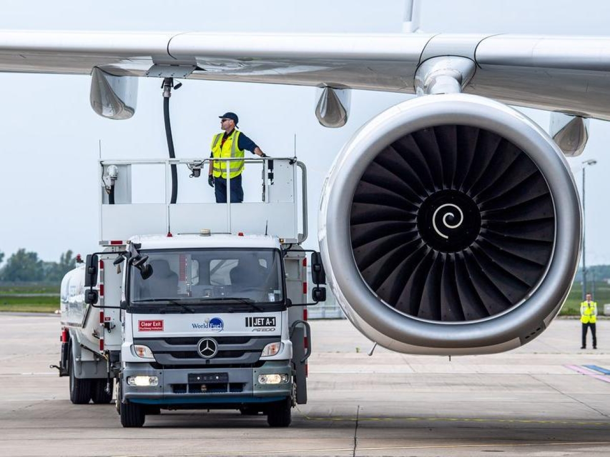 Passeggeri più magri, meno carburante: così il boom delle pillole dimagranti fa bene ai conti delle compagnie aeree