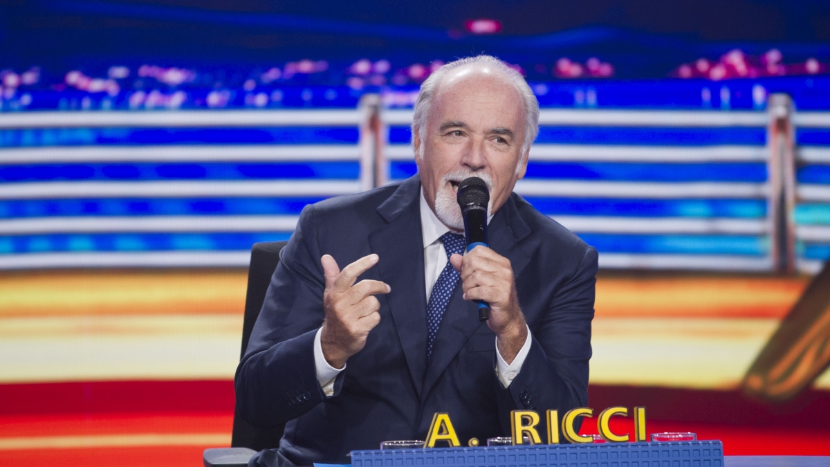 Antonio Ricci: «De Martino doveva venire a Striscia, poi Amadeus ha mandato a monte tutto»