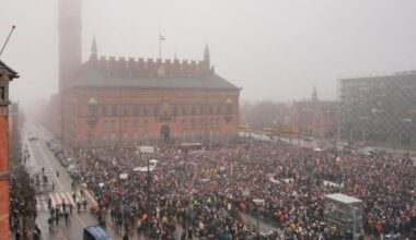 Groenlandia, a Copenhagen in migliaia protestano contro le mire di Trump: «Rispetto per la nostra autodeterminazione»