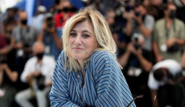 Valeria Bruni Tedeschi agli Oscar Europei: «Non ce l'ho con mia madre per essere stata abusata da piccola»