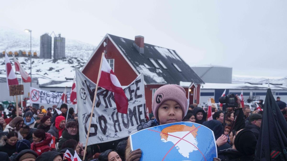 Trump, scontro con l’Europa: dazi a chi difende la Groenlandia