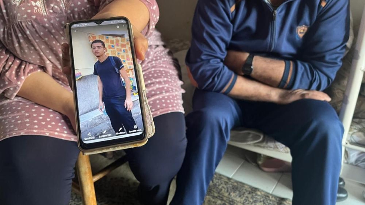 Ragazzo ucciso a La Spezia, la famiglia di Atif: «Chiediamo scusa ai genitori della vittima. Il coltello per uccidere non l’ha preso in casa»