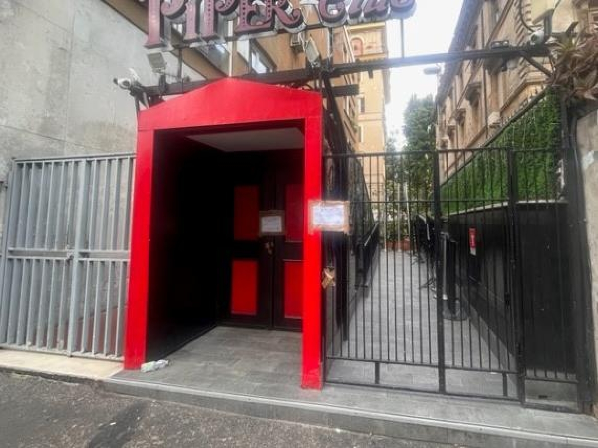Discoteche, chiuso nella notte lo storico Piper: avventori oltre la capienza, condizioni igieniche precarie, rischi nell'evacuazione dai locali