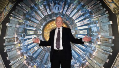 L'eredità di Higgs in beneficenza: il Nobel che scoprì la «particella di Dio» dona decine di migliaia di euro a ricerca e senzatetto