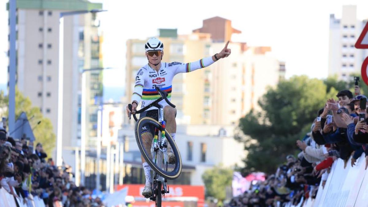 Ciclocross, Van der Poel fa 10 su 10. Festa Italia con Pezzo Rosola e Pellizotti