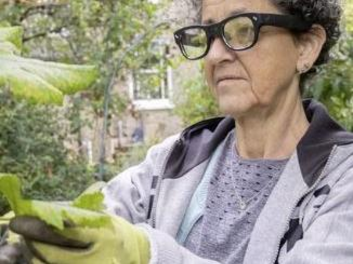 Gli occhiali intelligenti contro l'Alzheimer: ricordano i nomi, segnalano i pericoli e aiutano a vivere più a lungo in autonomia