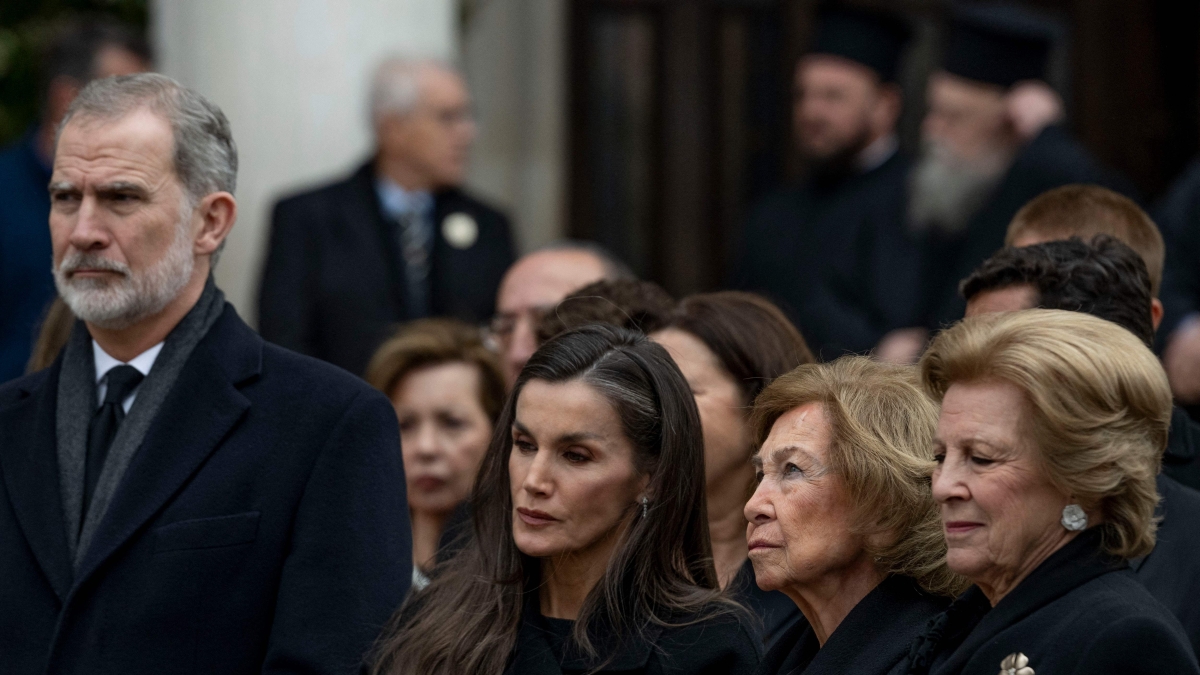 Il dolore della regina Letizia da Atene: «Abbiamo seguito la radio, adesso dobbiamo aiutare i feriti del disastro ferroviario»