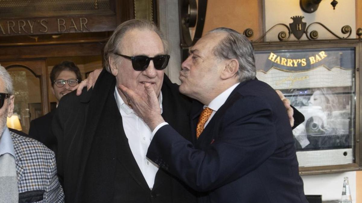 Barillari-Depardieu, pace fatta all’Harry’s Bar dopo la rissa nel 2024: strette di mano e baci