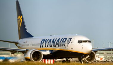 Ryanair vuole il Wi-Fi gratuito in volo: trattative con Amazon e Starlink. Musk su X: «Devo comprare la low cost?»