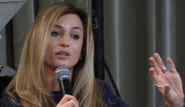 Beatrice Venezi: «Fenice in mano ai sindacati. Danno di immagine all’estero»