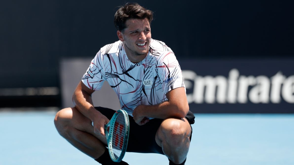 Australian open, stanno tutti male: da Darderi a Cobolli a Gaston corrono tutti in bagno