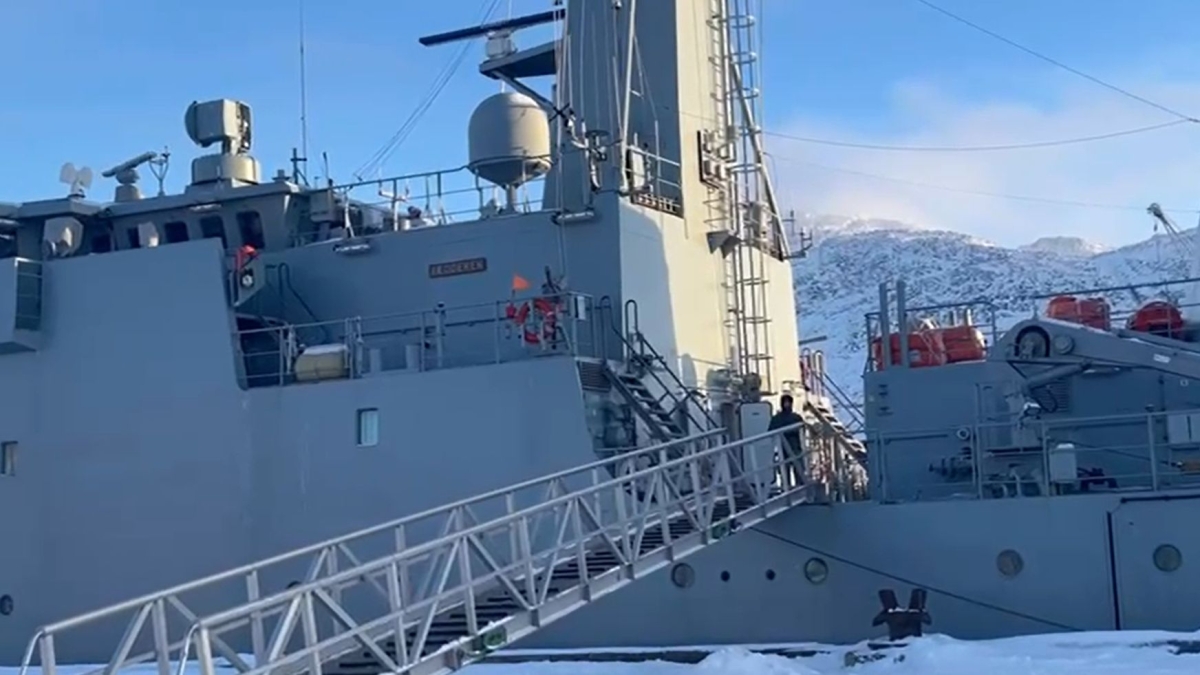 Off The Record | I danesi inviano una nave da guerra in Groenlandia e tengono alta la tensione