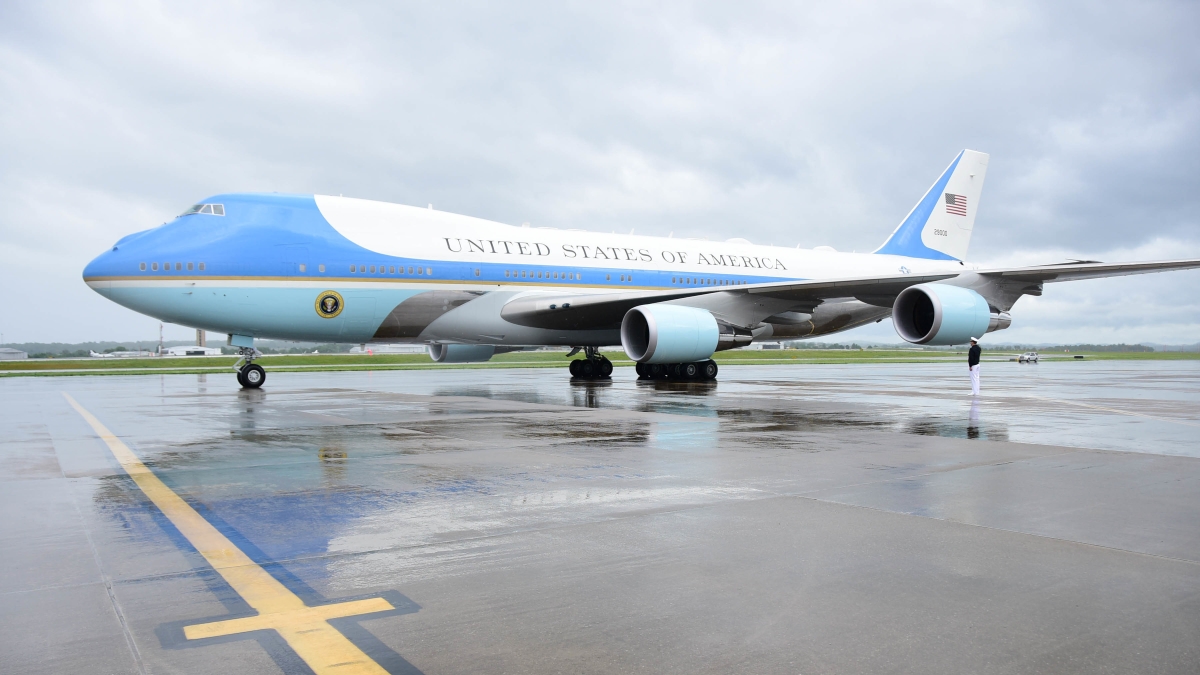 Air Force One, i due Boeing 747 in servizio, i nuovi jet in ritardo, il dono del Qatar: come sono fatti gli aerei presidenziali Usa