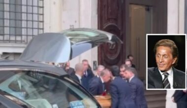Valentino, aperta la camera ardente in piazza Mignanelli, a Roma | La salma accolta dal compagno e dai «figliocci»