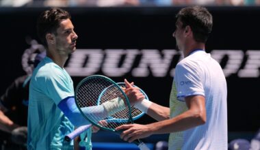 Musetti vince il derby italiano con Sonego 3-0 e passa al terzo turno. Ok anche Darderi, finisce il sogno di Maestrelli con Djokovic