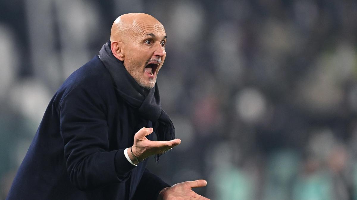 Spalletti: lo schiaffetto a Openda, la lite con il tifoso. Lo show di Luciano in Juventus-Benfica