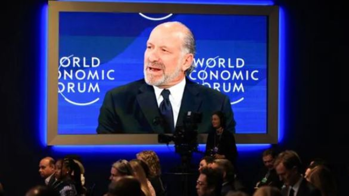 La cena dello scontro tra americani ed europei a Davos: i «buu» di Al Gore, Lagarde che se ne va, il «come vi permettete?» del ministro Usa. Ecco cosa è successo