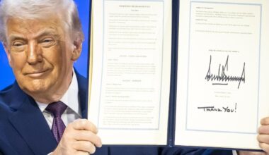 Trump lancia la sfida all’Onu: a Davos nasce il «Board of Peace» con i 19 fedelissimi (e le slide immobiliari su Gaza). «Ora potremo fare tutto ciò che vogliamo»