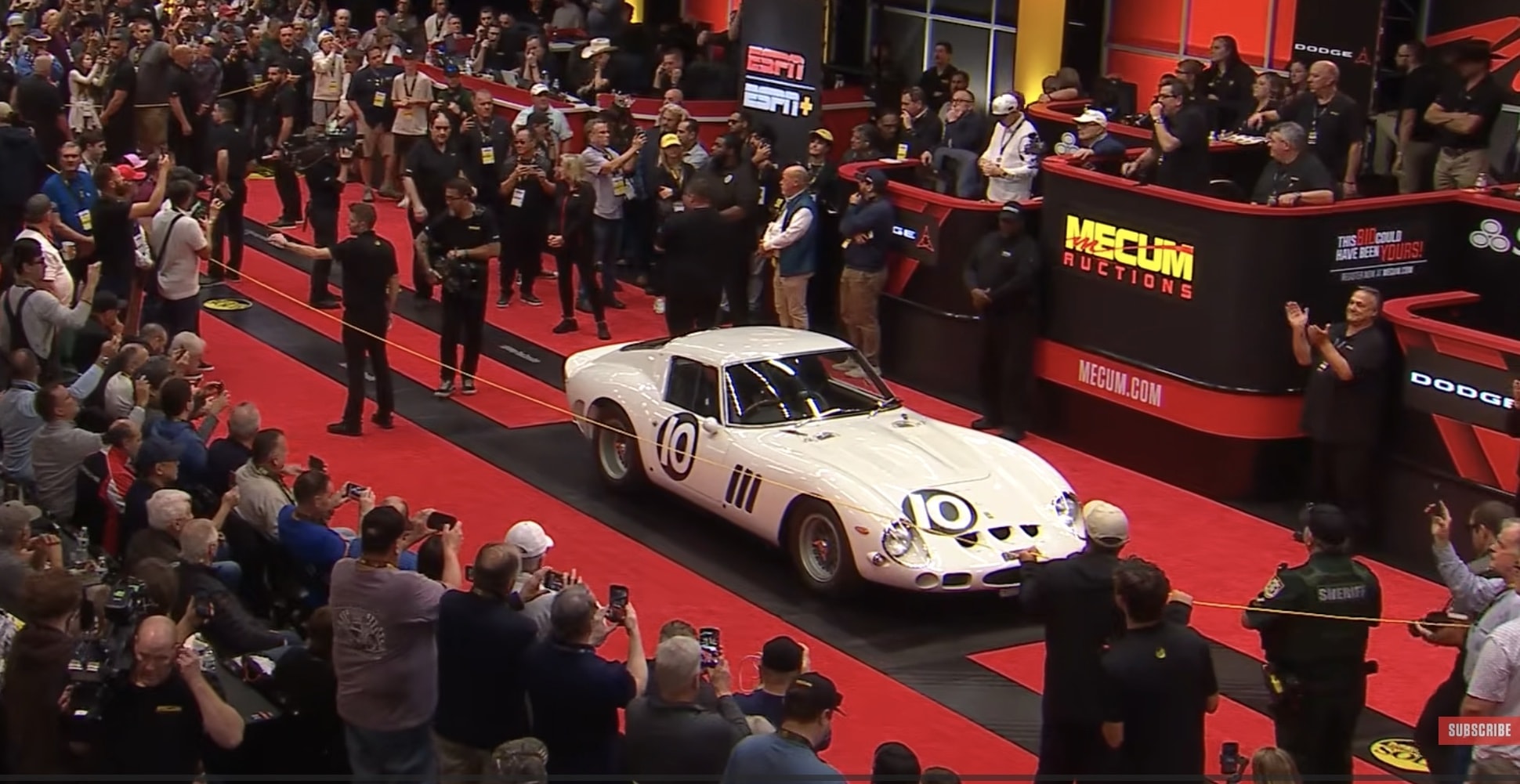 Spende 38 milioni per una Ferrari. Ecco chi è il misterioso compratore dell’unica 250 GTO bianca al mondo