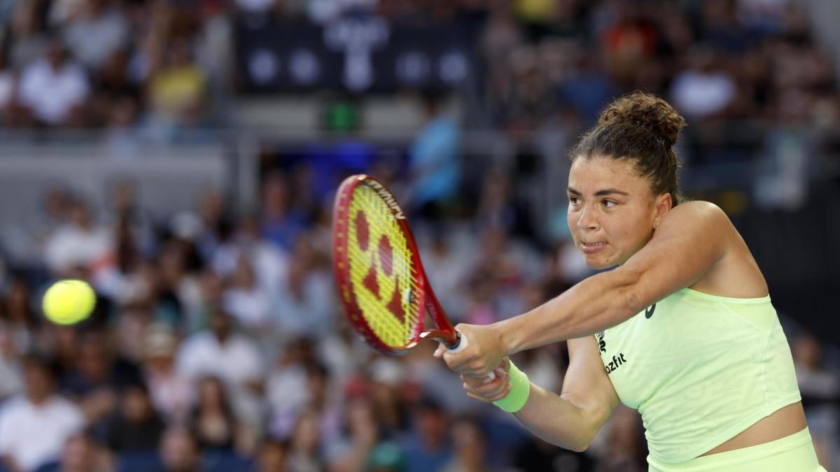 Australian Open, i risultati di oggi in diretta: Paolini-Jovic 2-6; 0-0, a Iva il primo set in 37'; Alcaraz a gonfie vele - Corriere della Sera