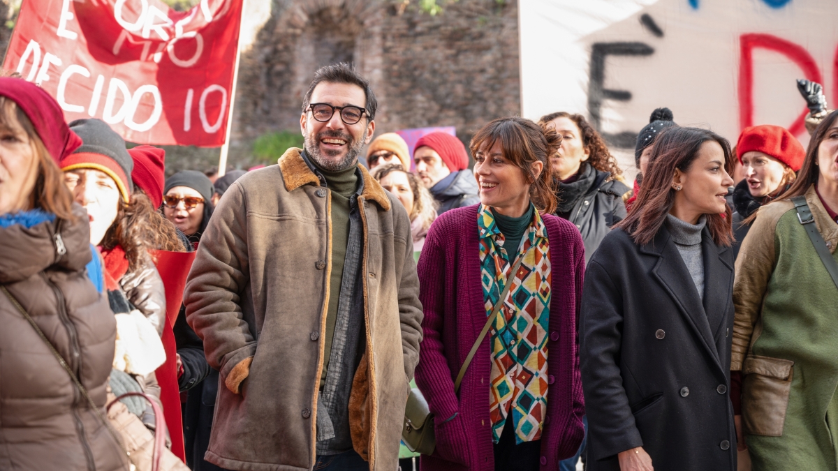 Il film «2 cuori e 2 capanne» è uno stereotipo al cubo. Della commedia all'italiana non conserva proprio nulla