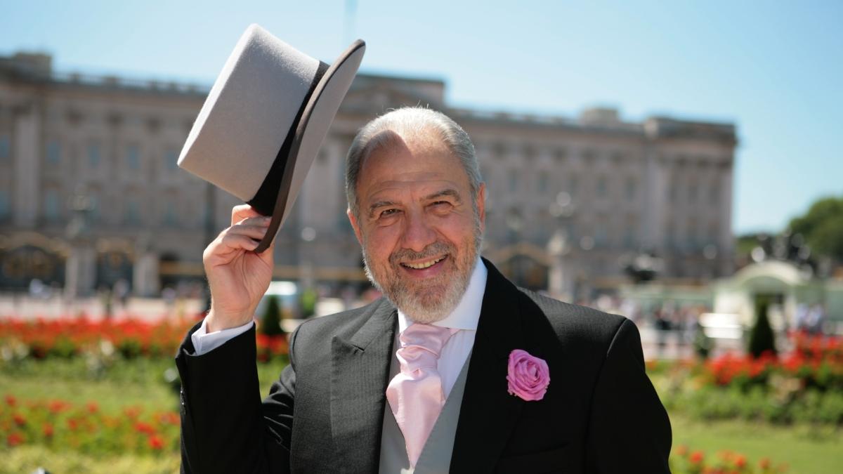 Antonio Caprarica: «La gaffe con l'allora principe Carlo, poi re. Resterò fuori dagli Usa finché ci sarà Trump. Non rifarei Ballando con le Stelle, ecco perché»