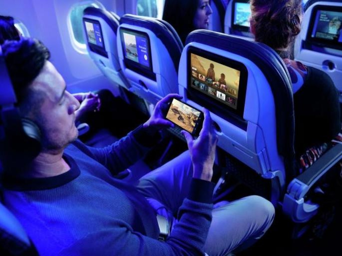 La guerra sul Wi-Fi ultraveloce in aereo: perché tutti vogliono Starlink di Elon Musk. E gli altri inseguono