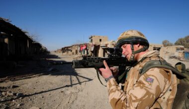 Il principe Harry risponde a Trump: «Rispetto per i morti e feriti in missione Nato in Afghanistan»