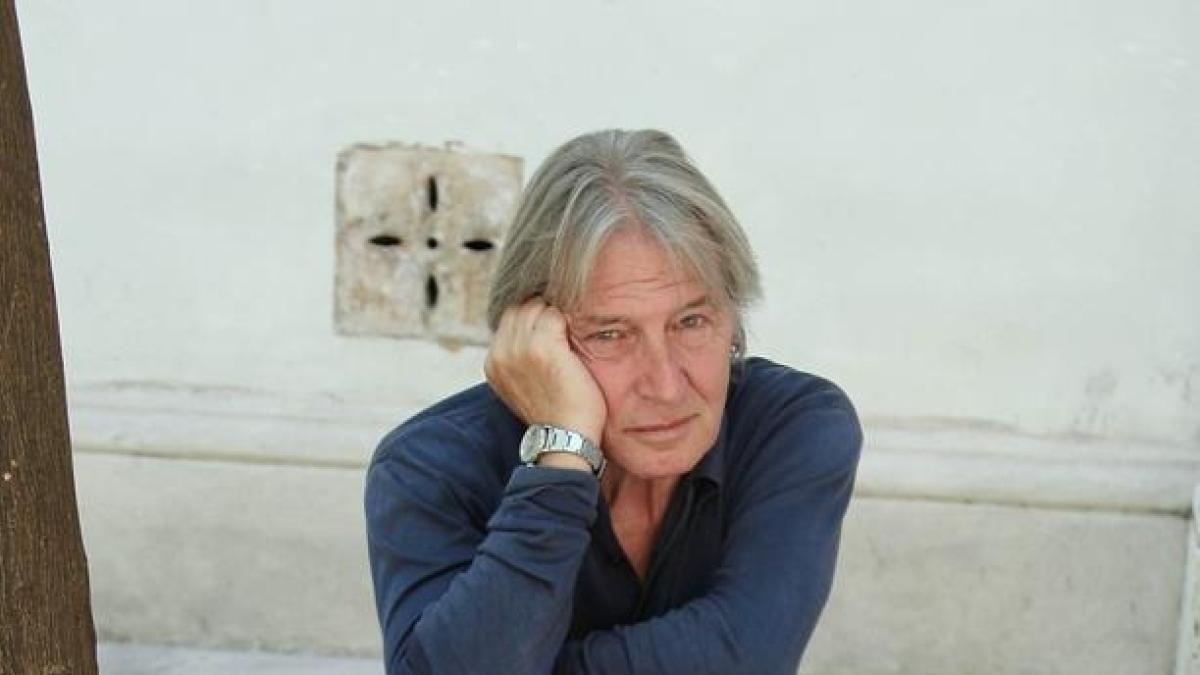 Addio a Carlo Cecchi protagonista a teatro fra genio e sregolatezza