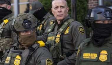 Chi è Greg Bovino, l'agente (italoamericano) a capo delle operazioni anti-immigrati in molte città degli Stati Uniti