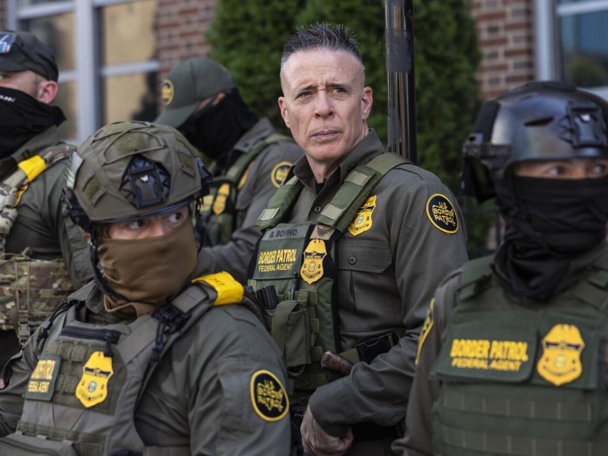 Chi è Greg Bovino, l'agente (italoamericano) a capo delle operazioni anti-immigrati in molte città degli Stati Uniti