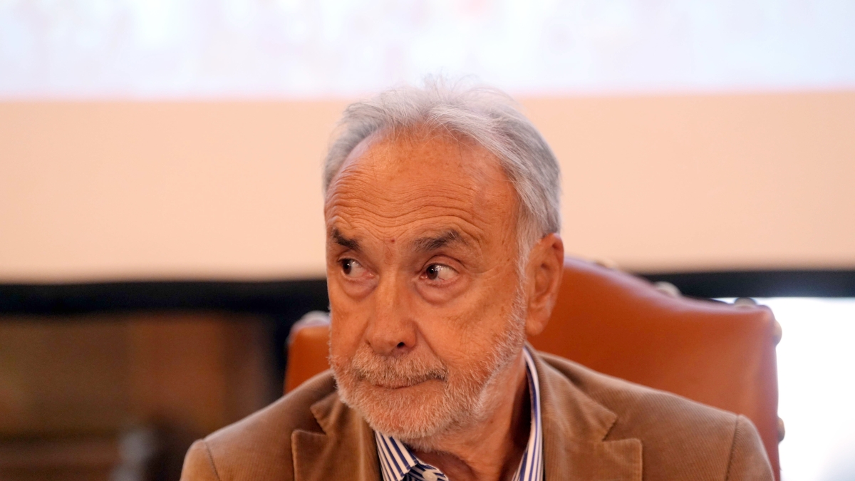 Remuzzi: «L'intelligenza artificiale fa diagnosi quattro volte più corrette dei medici. Ogni anno 2,6 milioni di morti a causa di valutazioni sbagliate: facciamoci aiutare dall'AI»