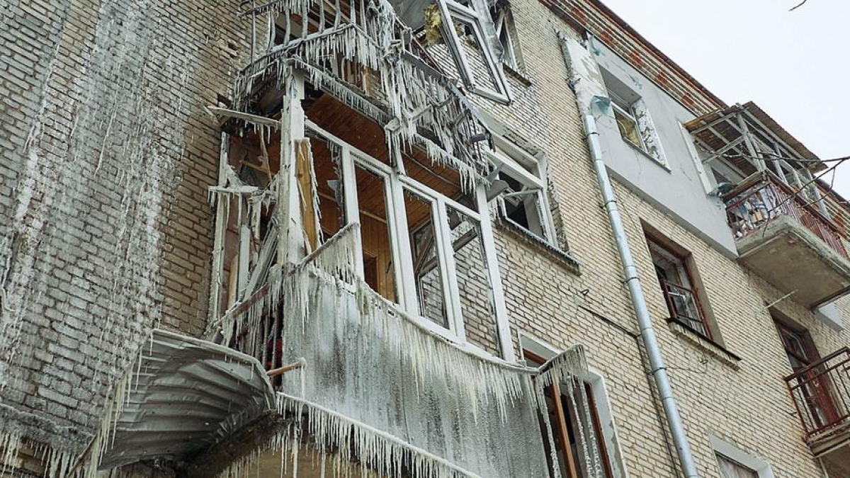 Sotto le bombe a -20°: sopravvivere a Kiev senza gas e con tre ore di luce ogni due giorni