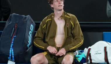 Poco sonno e poi il caldo atroce, i motivi dei crampi di Sinner: «In una stanzetta accanto al campo: ecco come mi sono ripreso»