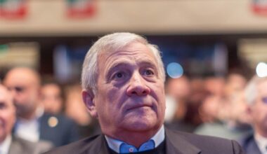 Tajani: «Robinson incompatibile con i miei valori. Salvini vede chi vuole, io non lo incontrerò». Il leader della Lega: «Ma potrò incontrare chi fico secco ho voglia da incontrare?»
