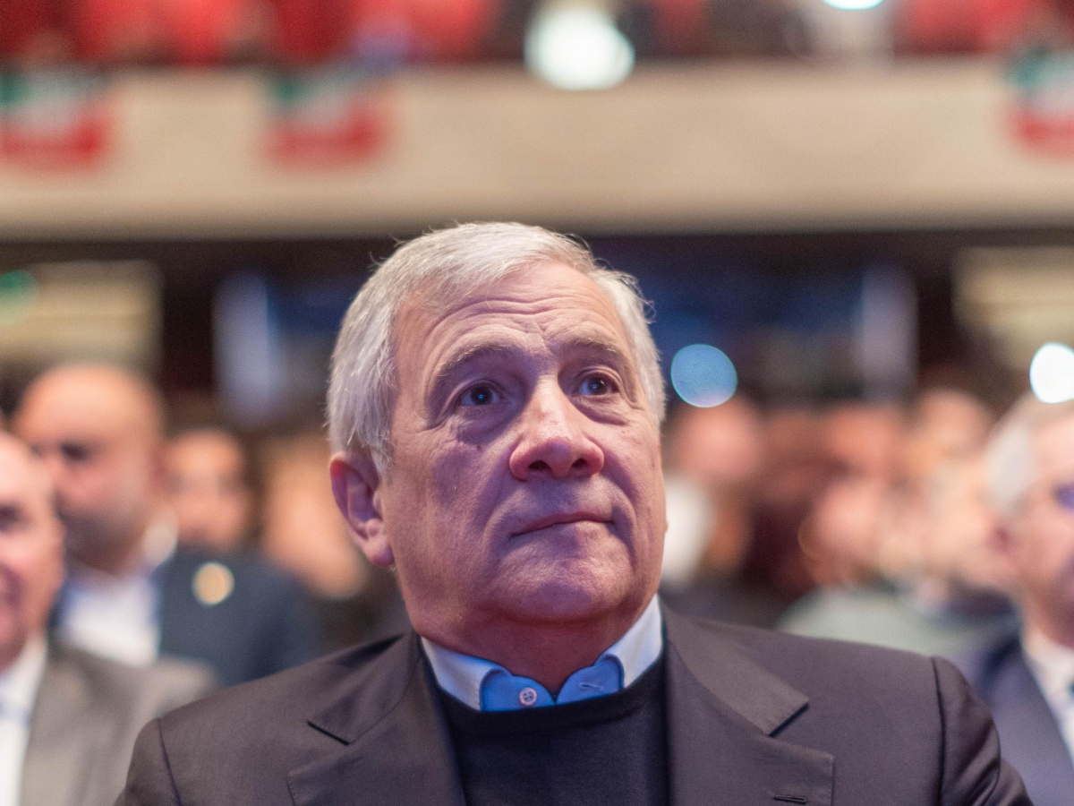 Tajani: «Robinson incompatibile con i miei valori. Salvini vede chi vuole, io non lo incontrerò». Il leader della Lega: «Ma potrò incontrare chi fico secco ho voglia da incontrare?»