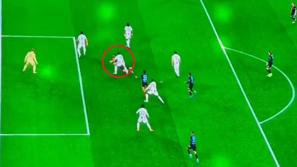 Bremer trattiene Hojlund, Conte chiede invano il rigore. E sui social esplode la polemica - La Gazzetta dello Sport