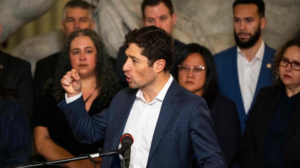 Jacob Frey, chi è il sindaco di Minneapolis diventato una icona dem (e anti-Trump): «Gli agenti dell'Ice se ne vadano, quanti altri americani devono morire in strada?»