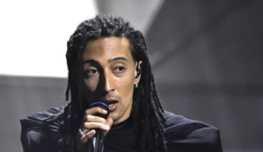 Ghali alla cerimonia di apertura delle Olimpiadi, il ministro Abodi: «Non condividiamo il suo pensiero, che non sarà espresso su quel palco»