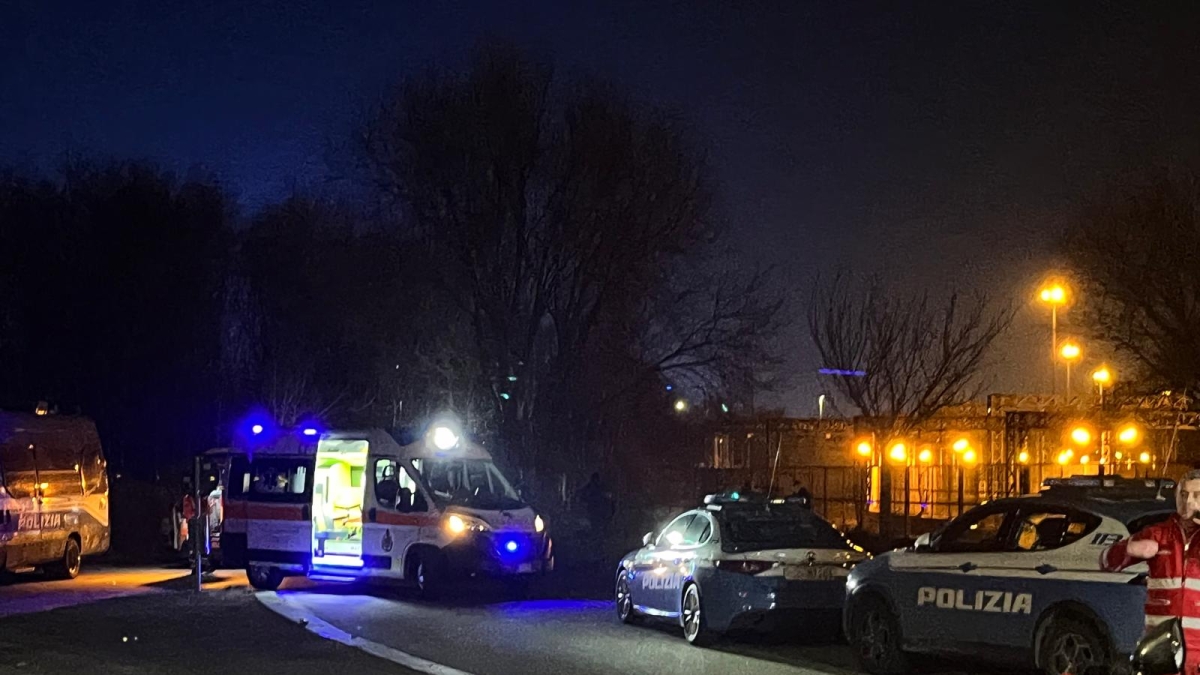 Sparatoria a Milano, morto un 20enne: è stato colpito da una pattuglia di agenti di polizia. «Aveva una pistola ma era una replica a salve»