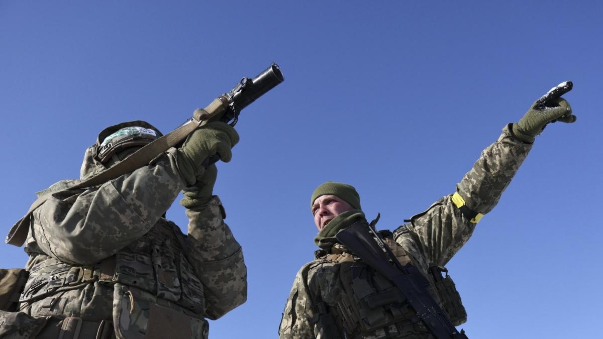 Ucraina - Russia, le notizie sulla guerra in diretta | Ft, gli Usa legano le garanzie di sicurezza a Kiev alla cessione del Donbass. Peskov: «Stop Ue al gas russo? Irragionevole»