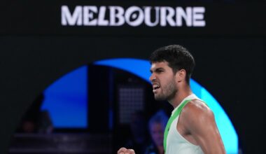 Australian Open, i risultati di oggi in diretta: Alcaraz-De Minaur: 7-5; 6-2; 6-1 Alcaraz in semifinale con Zverev; Svitolina elimina Gauff. Pericolo caldo