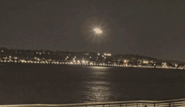 Washington, un solo controllore gestiva 11 velivoli: tutti gli errori dell’incidente elicottero-aereo, il peggiore degli ultimi 20 anni