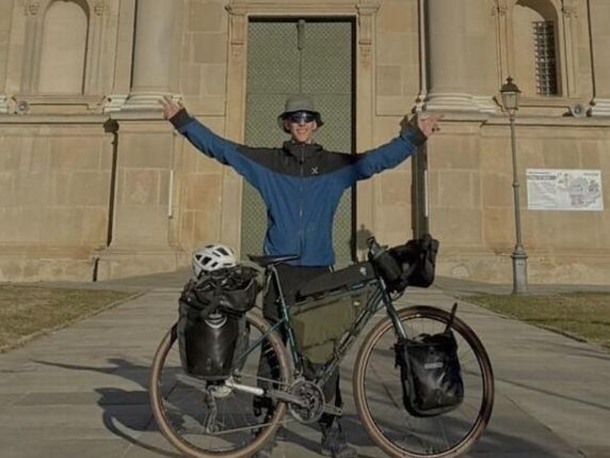 La storia di Ludovico Muretti, da Cermenate (Como) a Lisbona in bicicletta: «Una volta sono andato in ipotermia ma non voglio fermarmi»